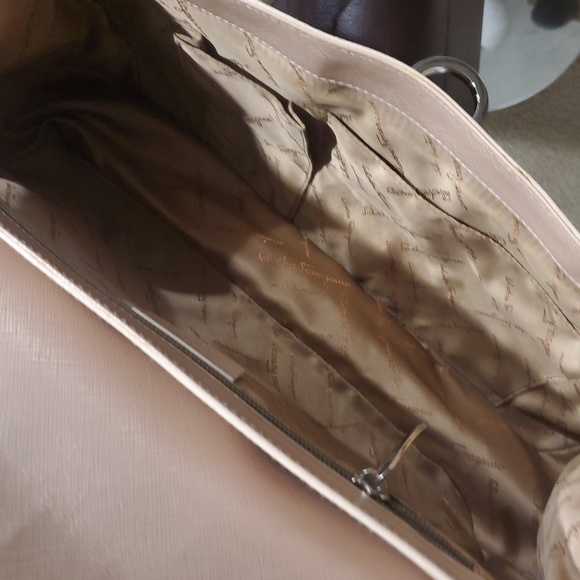 Salvatore Ferragamo Gancini Handbag. - Picture 15 of 16